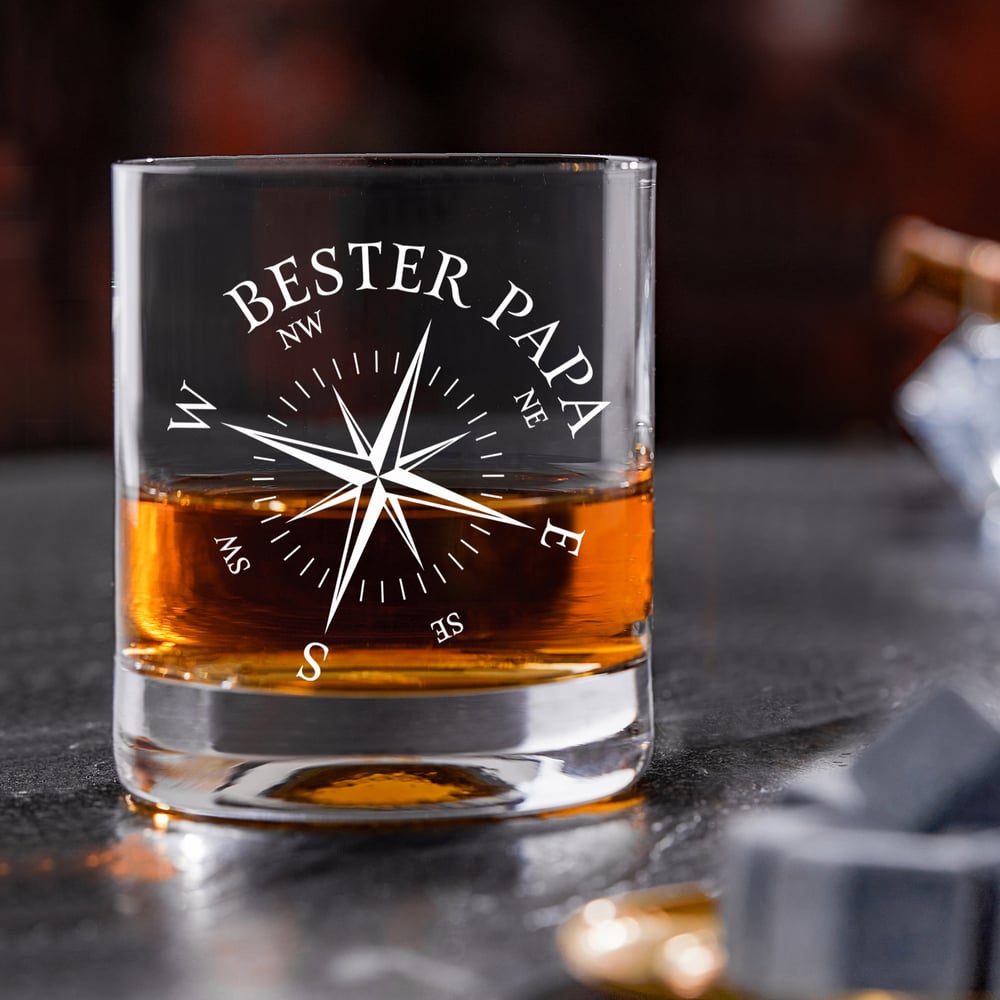 Whiskey Glas mit Gravur, Whisky Geschenk für Papa mit Kompass Motiv, Whisky Zubehör als Vatertagsgeschenk, Graviertes Whisky Glas im Tumbler Stil
