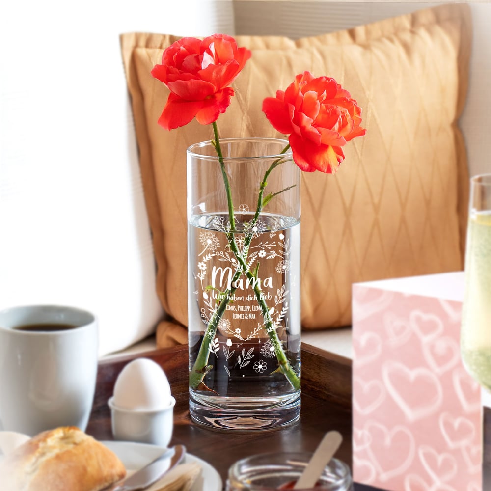 Runde Vase mit Blumenherz Gravur - personalisiert für Mama 6