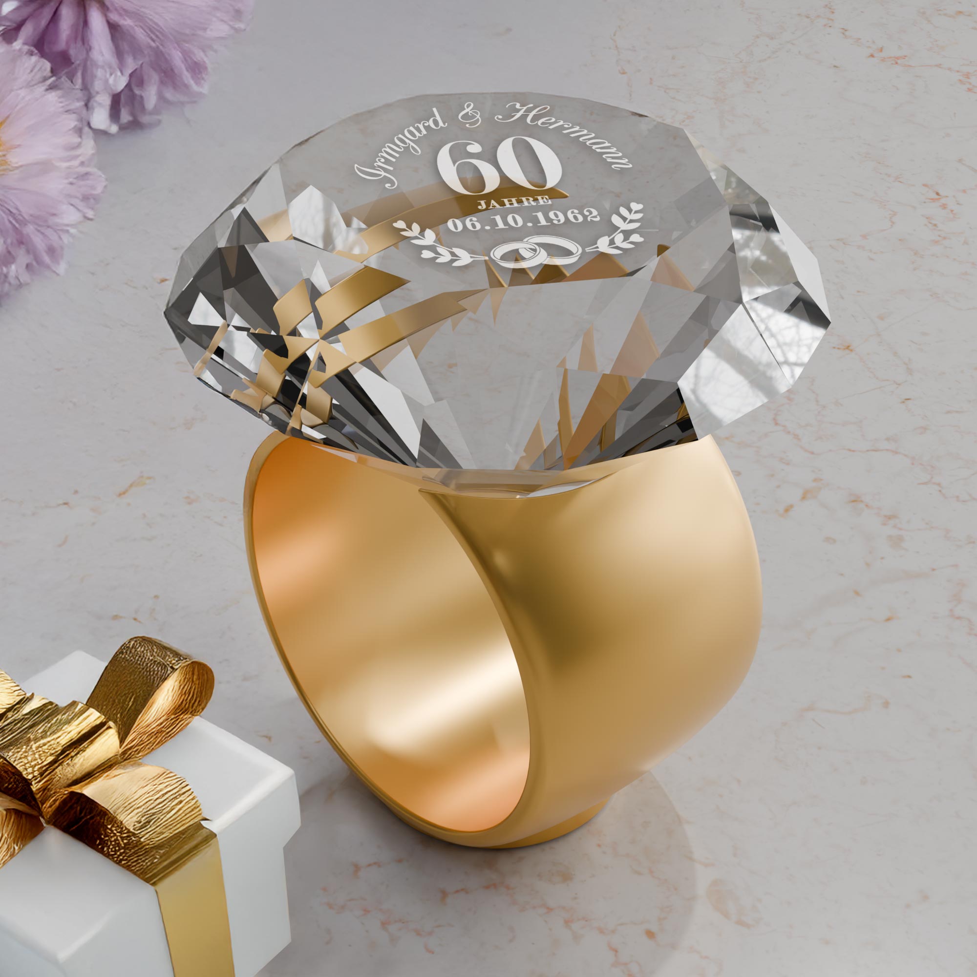 Diamant Kristall mit Gravur zur Diamant Hochzeit und Ring Displayständer