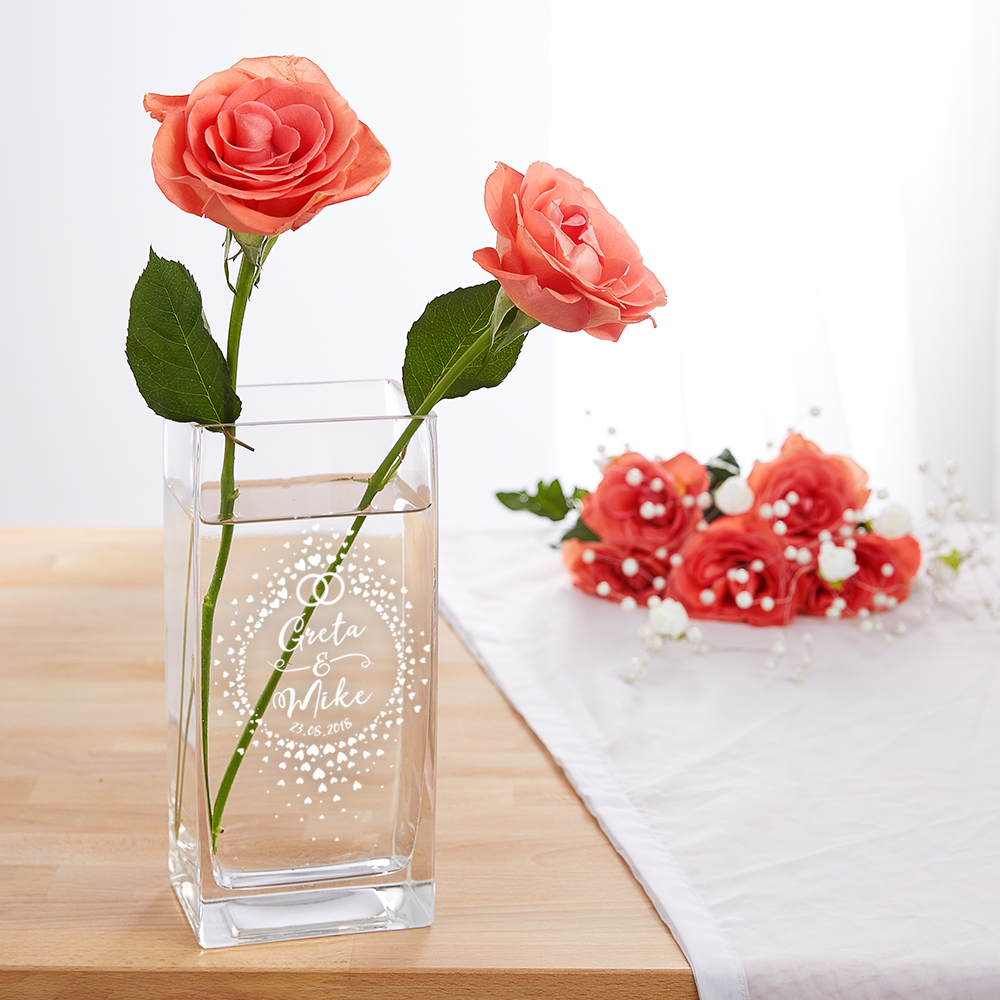 Romantische Blumenvase mit Gravur - Herzchen