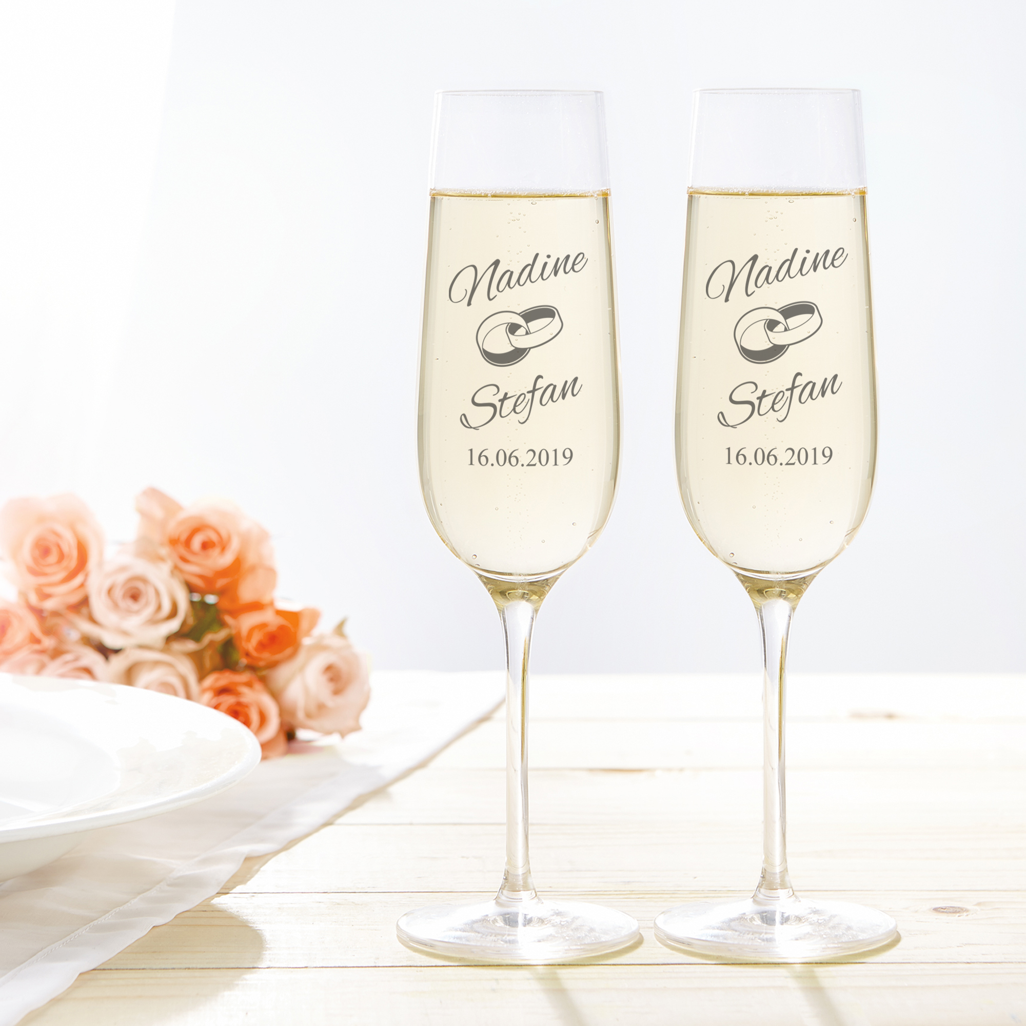 2er Set Sektgläser zur Hochzeit mit Gravur - personalisiert 2er Set Sektgläser zur Hochzeit mit Gravur - personalisiert