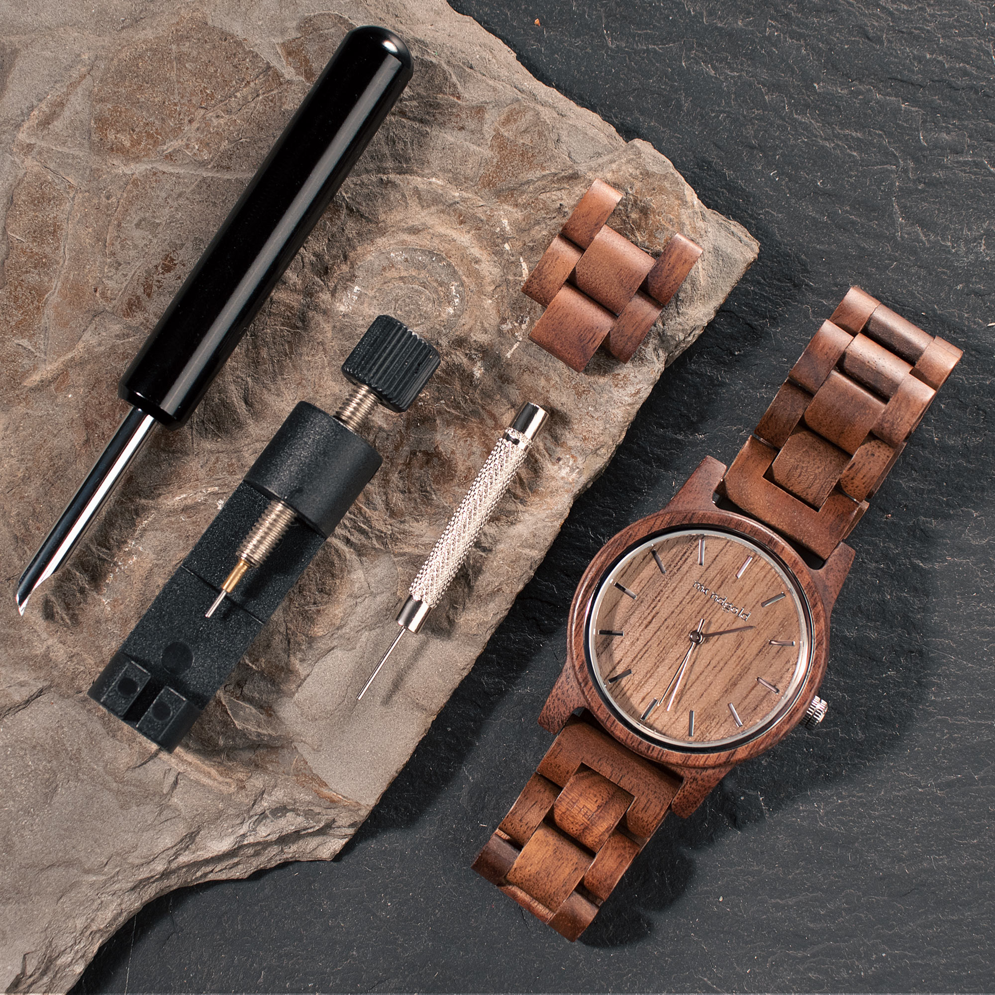 Unisex Armbanduhr aus umweltfreundlichem Walnussholz, Größenverstellbare Holzuhr, Echtholz Quarz Holzarmbanduhr für Damen und Herren