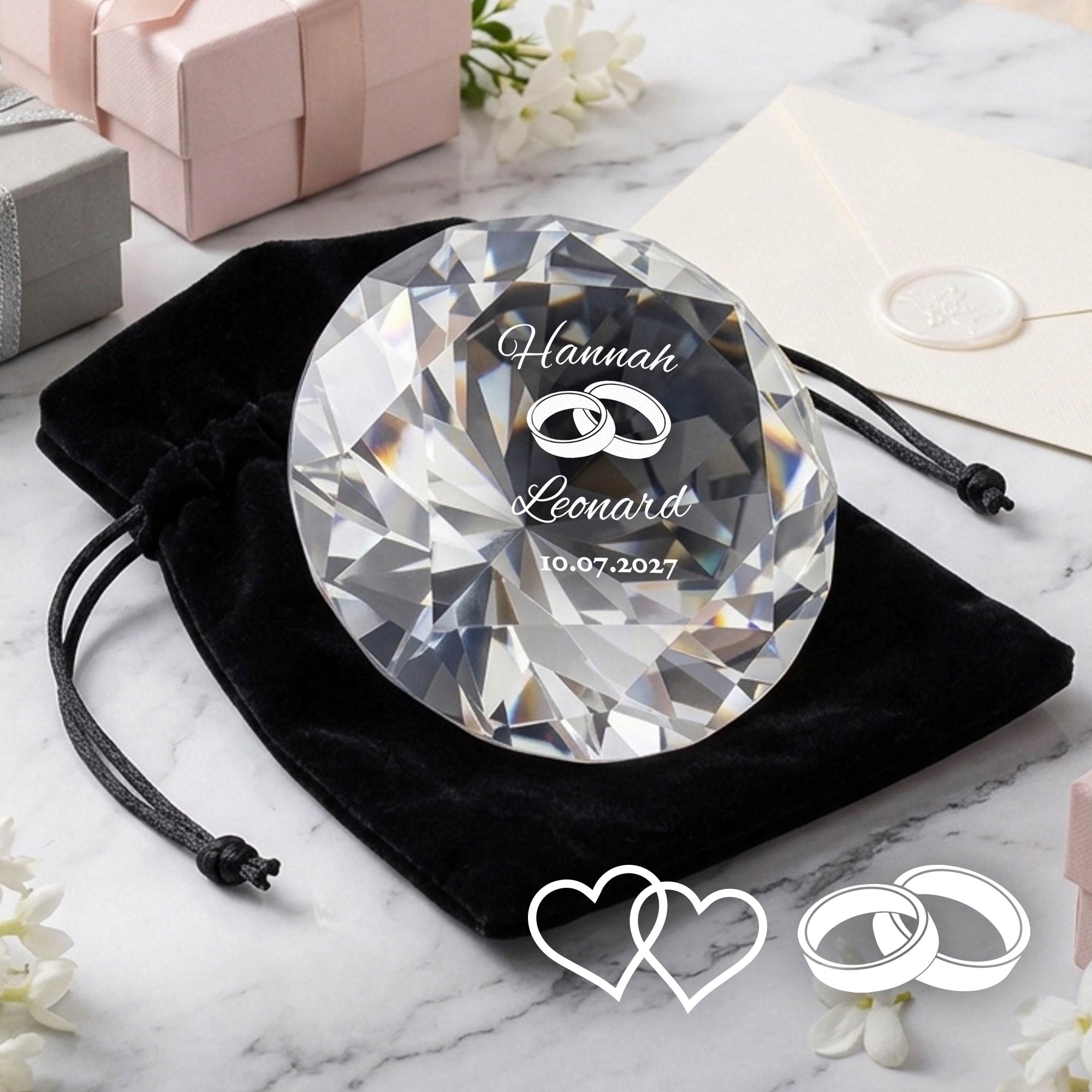 Diamant Kristall mit Gravur zur Hochzeit mit Samtsäckchen Diamant Kristall mit Gravur zur Hochzeit mit Samtsäckchen