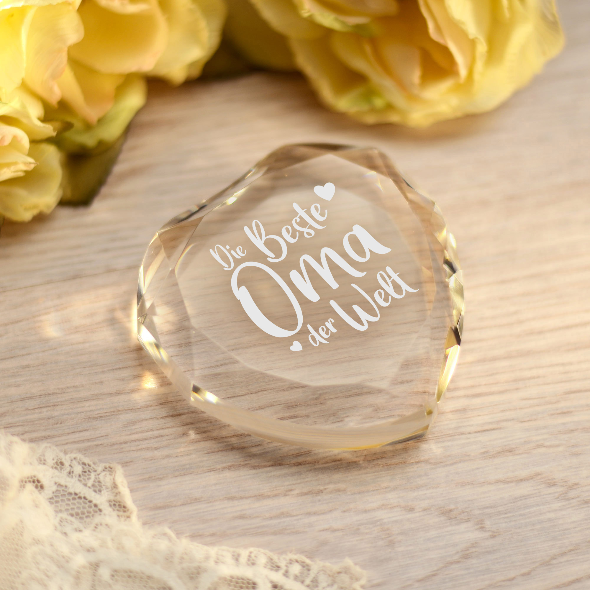 Glasdiamant Briefbeschwerer als Geschenk für Oma, Glasherz Dekoration mit Gravur, Glas Kristall mit graviertem Schriftzug, Herz Diamant Glasdeko