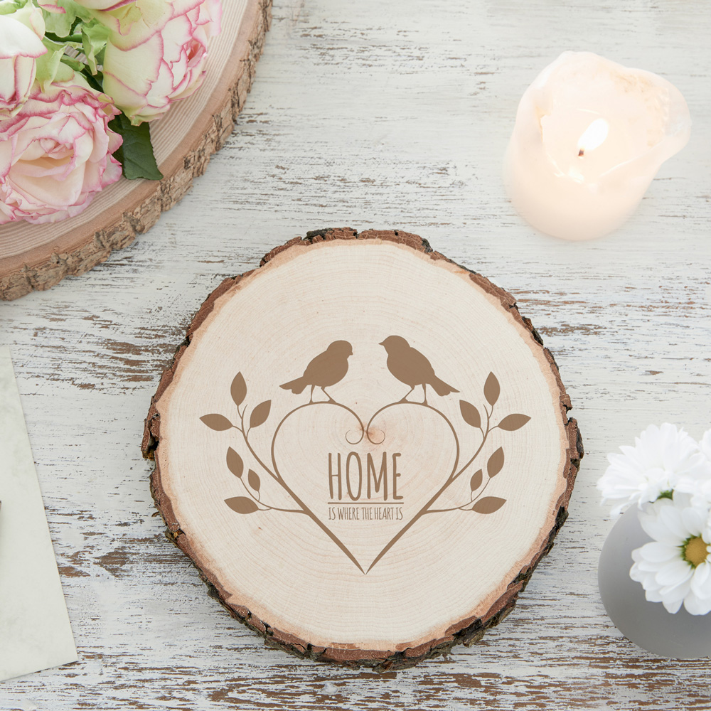 Baumscheibe mit Gravur - Home is where the heart is, Waldmotive, Türschild, Geschenke für Männer, Baumscheibe gravieren