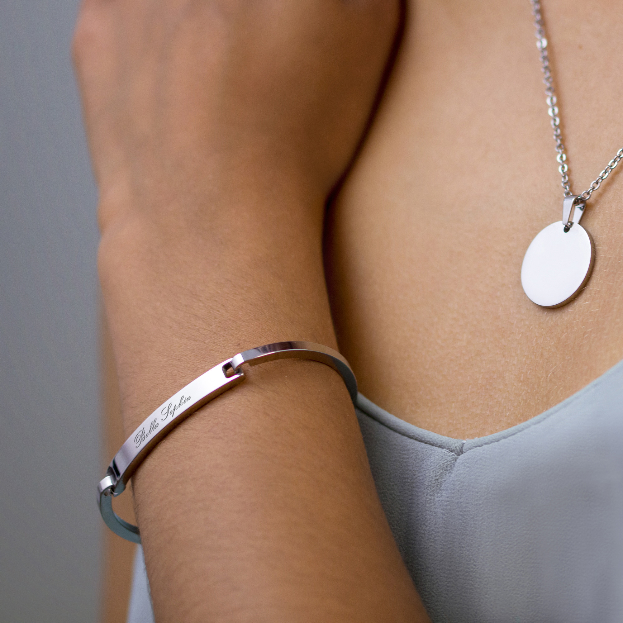 Armreif mit Gravur - Farbe Silber - Personalisiert, partnerschmuck, armband mit gravur, Geschenke für den Partner, armbänder damen