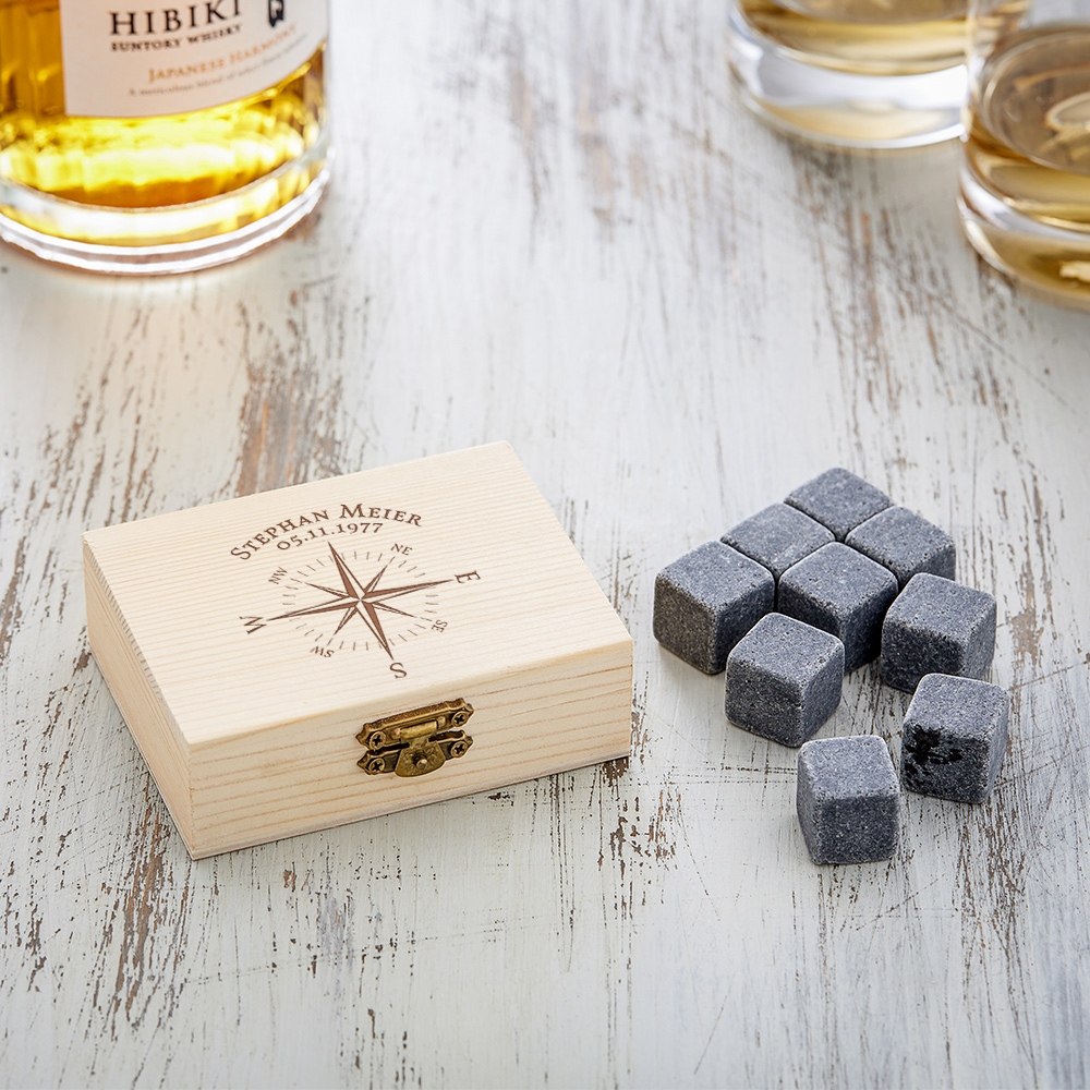Whiskysteine in Holzbox mit Gravur - Kompass - personalisiert Whiskysteine in Holzbox mit Gravur - Kompass - personalisiert