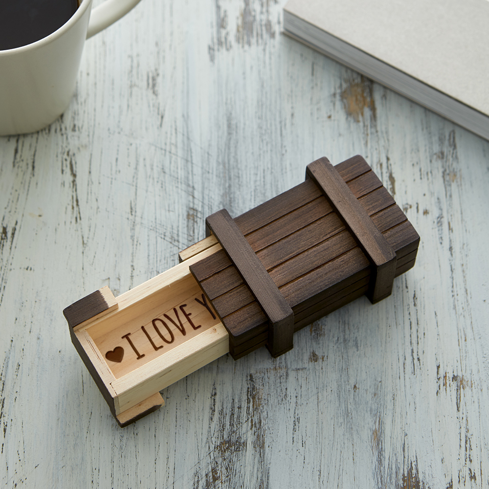 Magische Geschenkbox mit Gravur - I love you - dunkles Holz Magische Geschenkbox mit Gravur - I love you - dunkles Holz
