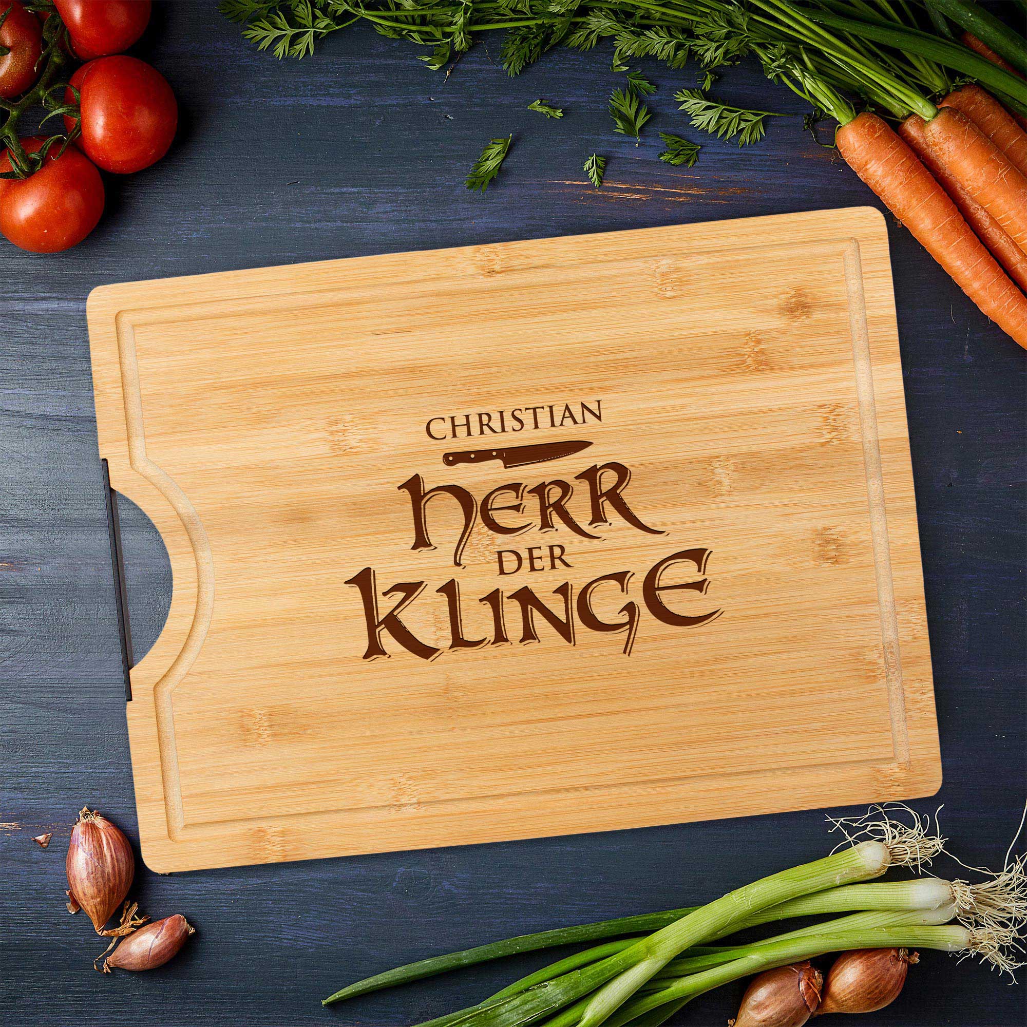 Bambusholz Schneidebrett mit Metallgriff - Herr der Klinge Bambusholz Schneidebrett mit Metallgriff - Herr der Klinge