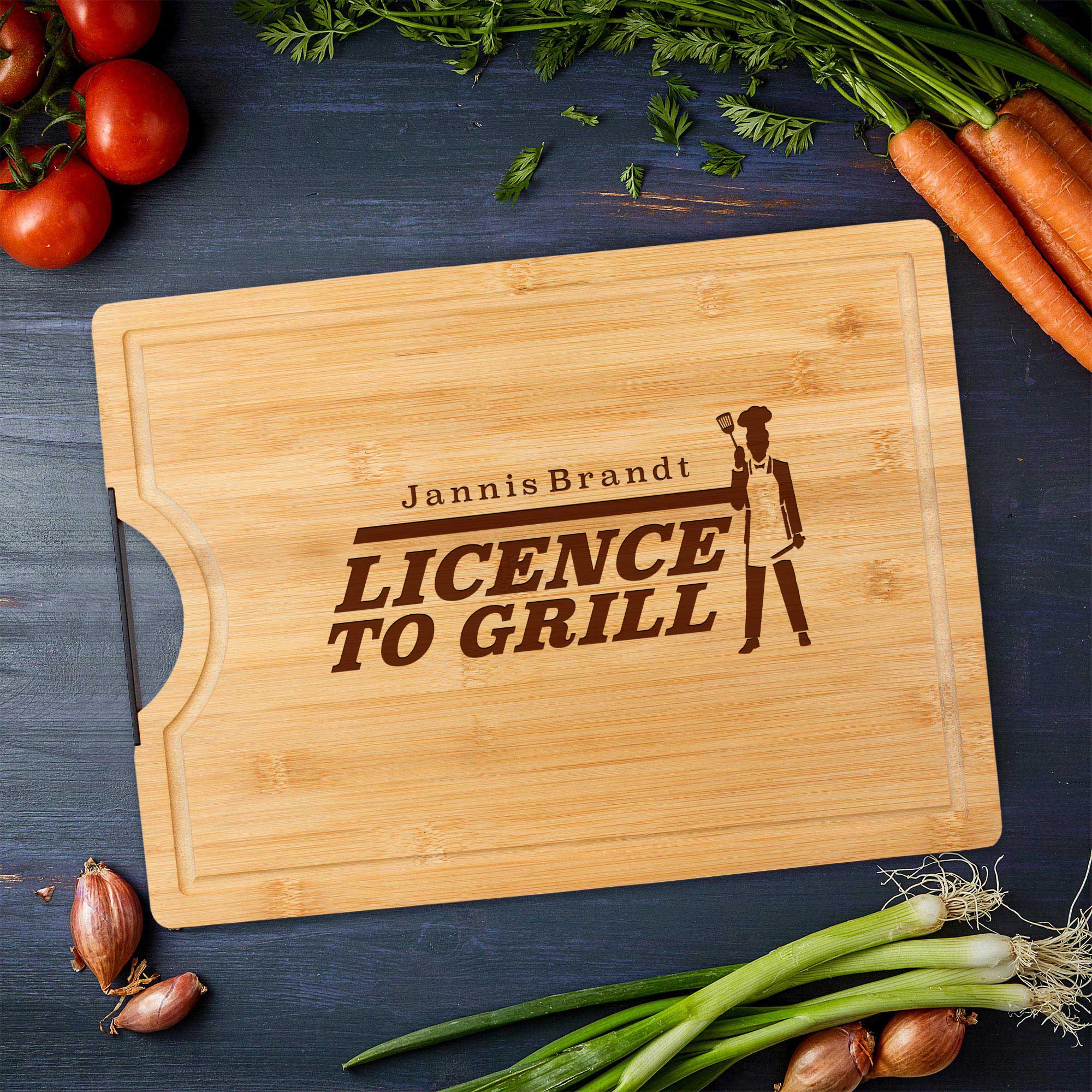 Bambusholz Schneidebrett mit Metallgriff - Licence to Grill