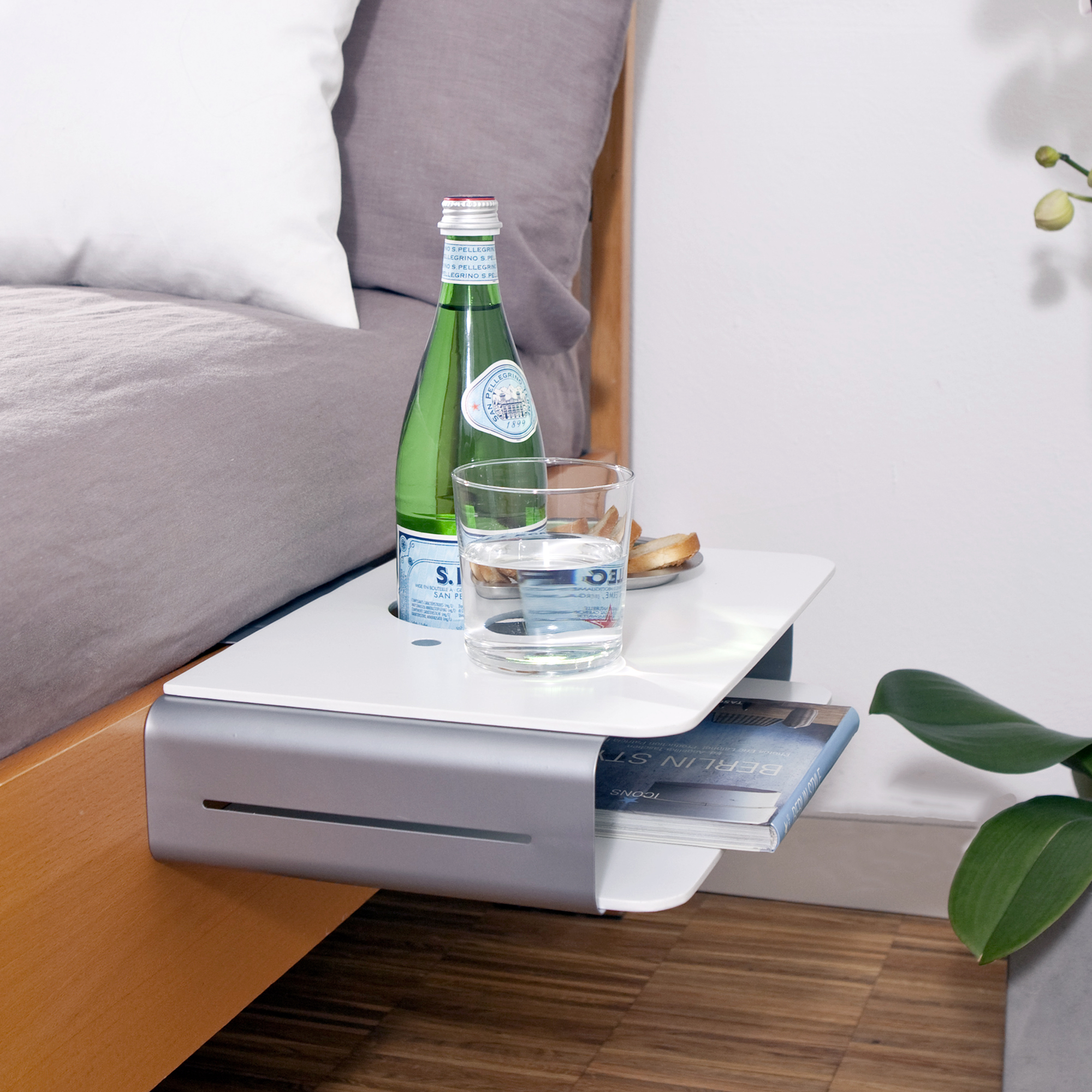 2in1 Butler - Nachttisch zum Einhängen 2in1 Butler - Nachttisch zum Einhängen