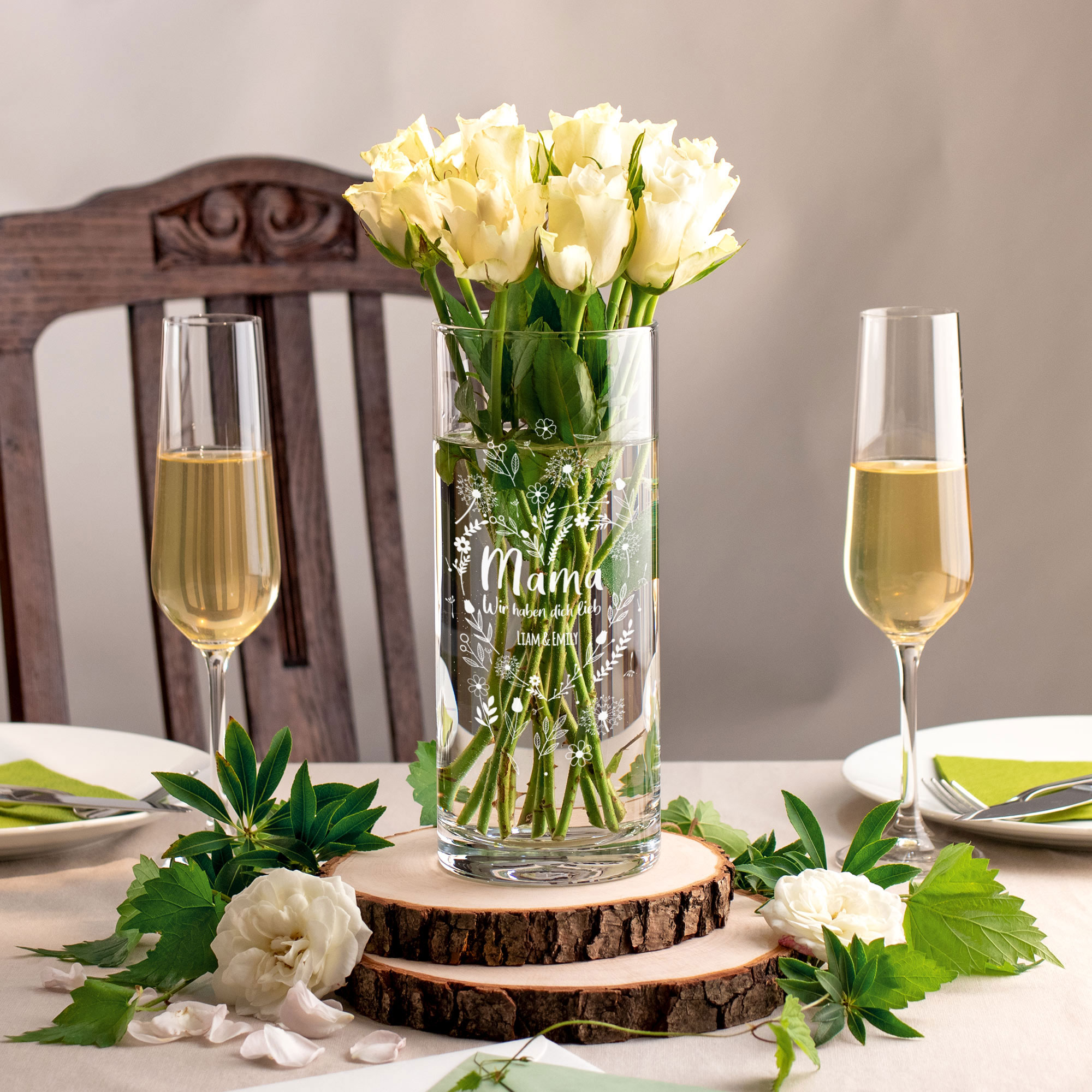 Runde Vase mit Blumenherz Gravur - personalisiert für Mama 8