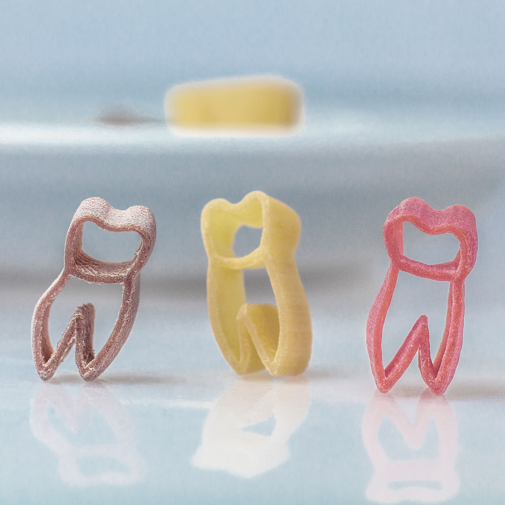 Zahn Pasta - besondere Nudeln als Geschenk für Zahnärzte, bunte Hartweizennudeln in Zahnform - 250 Gramm, witzige Zahnnudeln in 3 Farben