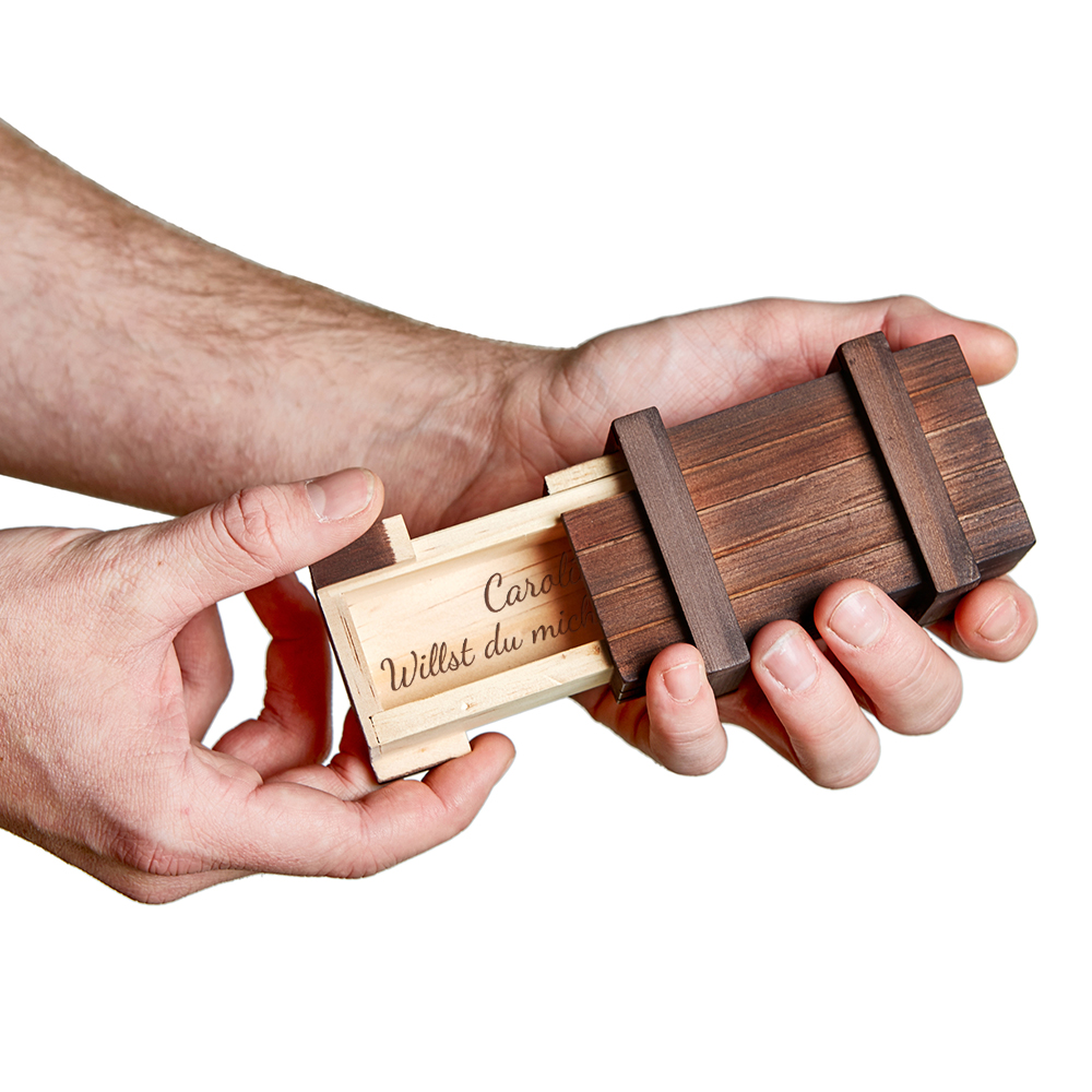 Magische Geschenkbox mit Gravur - Heiratsantrag - dunkles Holz Magische Geschenkbox mit Gravur - Heiratsantrag - dunkles Holz