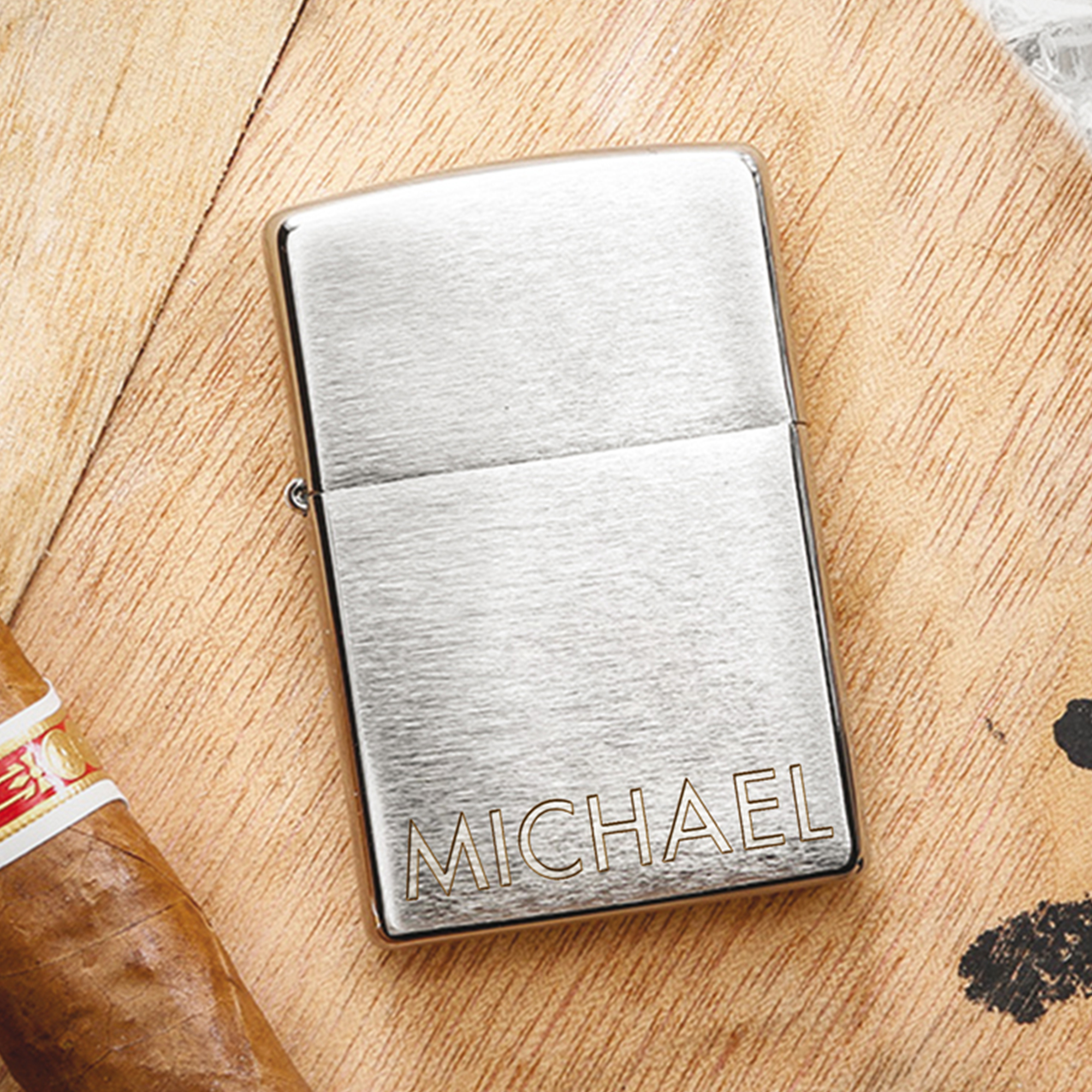 Personalisiertes Zippo Sturmfeuerzeug - Name Personalisiertes Zippo Sturmfeuerzeug - Name