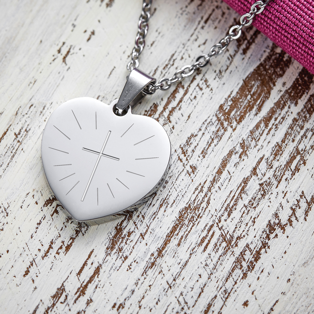 Kette mit Herz-Anhänger mit Gravur - Motiv Kreuz mit Namen und Datum - Silber Kette mit Herz-Anhänger mit Gravur - Motiv Kreuz mit Namen und Datum - Silber