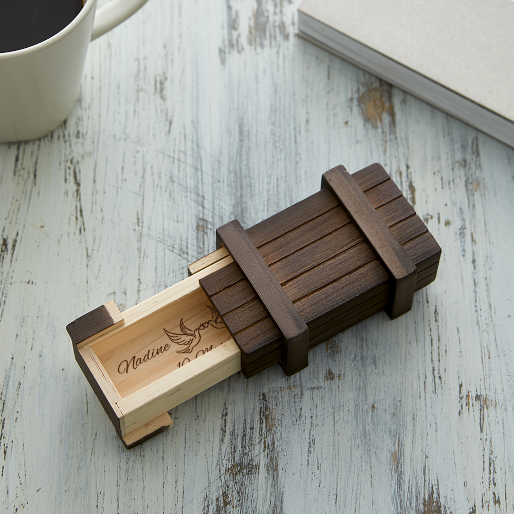 Magische Geschenkbox mit Gravur zur Hochzeit - Dunkles Holz