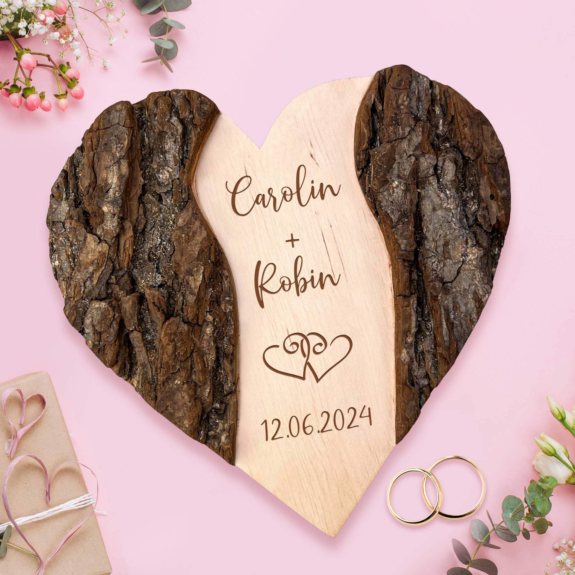Personalisiertes Holzherz mit Gravur Herzen Motiv zur Hochzeit